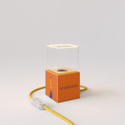 Lampada da tavolo Cubetto "Può nascere un fiore" con lampadina Ghost - Santomanifesto
