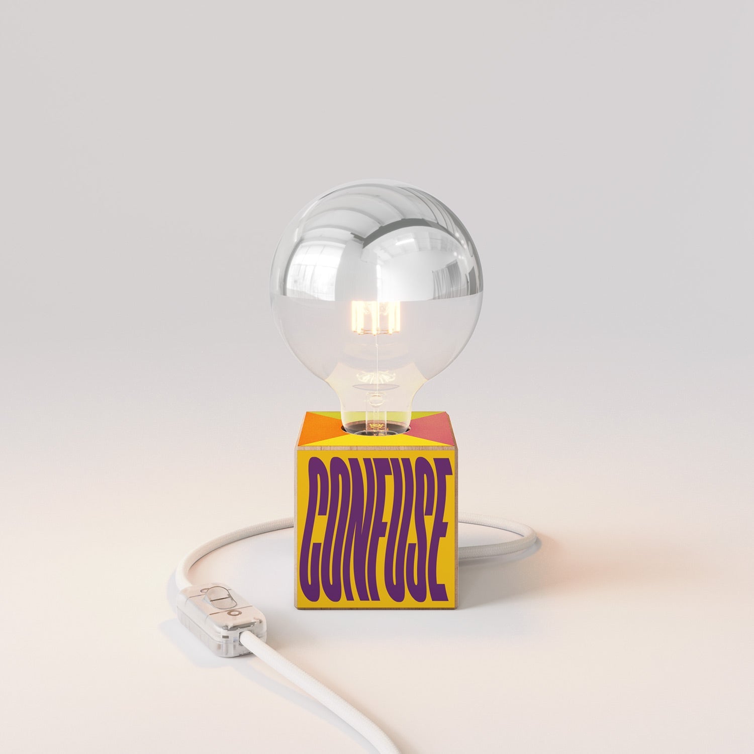 Lampada da tavolo Cubetto "Poche idee ma confuse" con lampadina globo mezza sfera argento - Santomanifesto